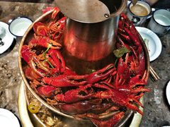 霸道龙虾拿下蛙-沪小二炭火蛙锅(淮海中路美食不夜城店)