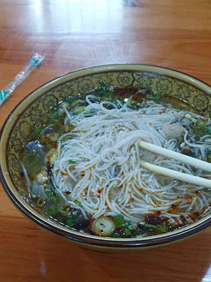 铁仕云县土鸡米线-"味道还是一如既往的好吃,两个姐姐的态度就.