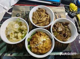 1、农家小院香小碗菜：荷包蛋，菜心，包菜，铁板牛肉