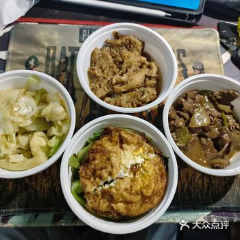 1、农家小院香小碗菜:荷包蛋,菜心,包菜,铁板牛肉