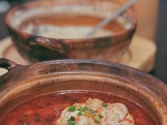 -何妹湿辣牛肉·粤式烧烤砂煲(桂雅路店)