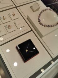 -潮宏基珠宝旗舰店(苏宁广场店)