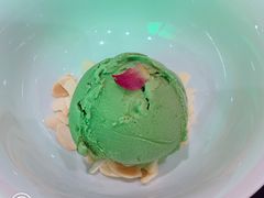 开心果杏仁冰激凌-惠食佳·朱雀(东方商厦店)