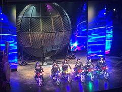 -工人俱乐部剧场杂技表演