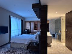 -上海虹桥西郊假日酒店