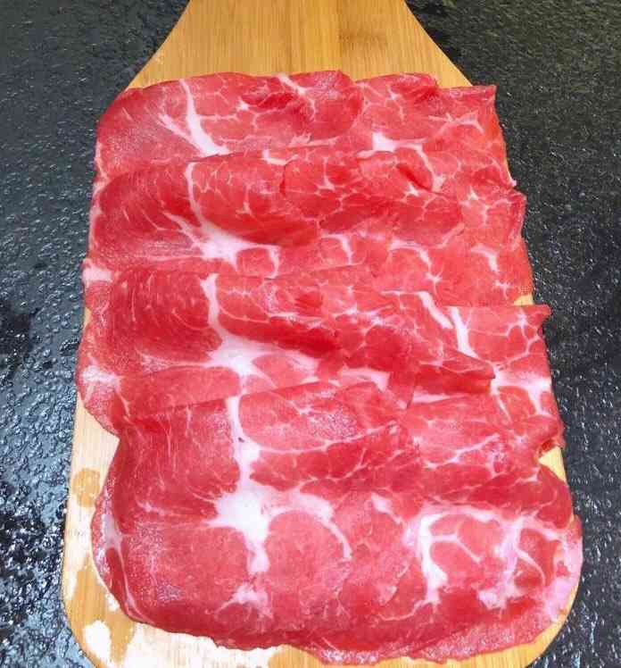 2020年3月31日打分虫草锅的汤很清淡 喝起来感觉很鲜 驴肉刺身不错