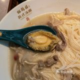 一碗松鹤楼的苏式面🍜，安抚受伤的胃，是舒服的味道。