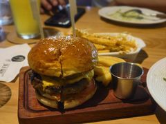 -三勾JJJ Burger&Coffee(梅溪湖店)