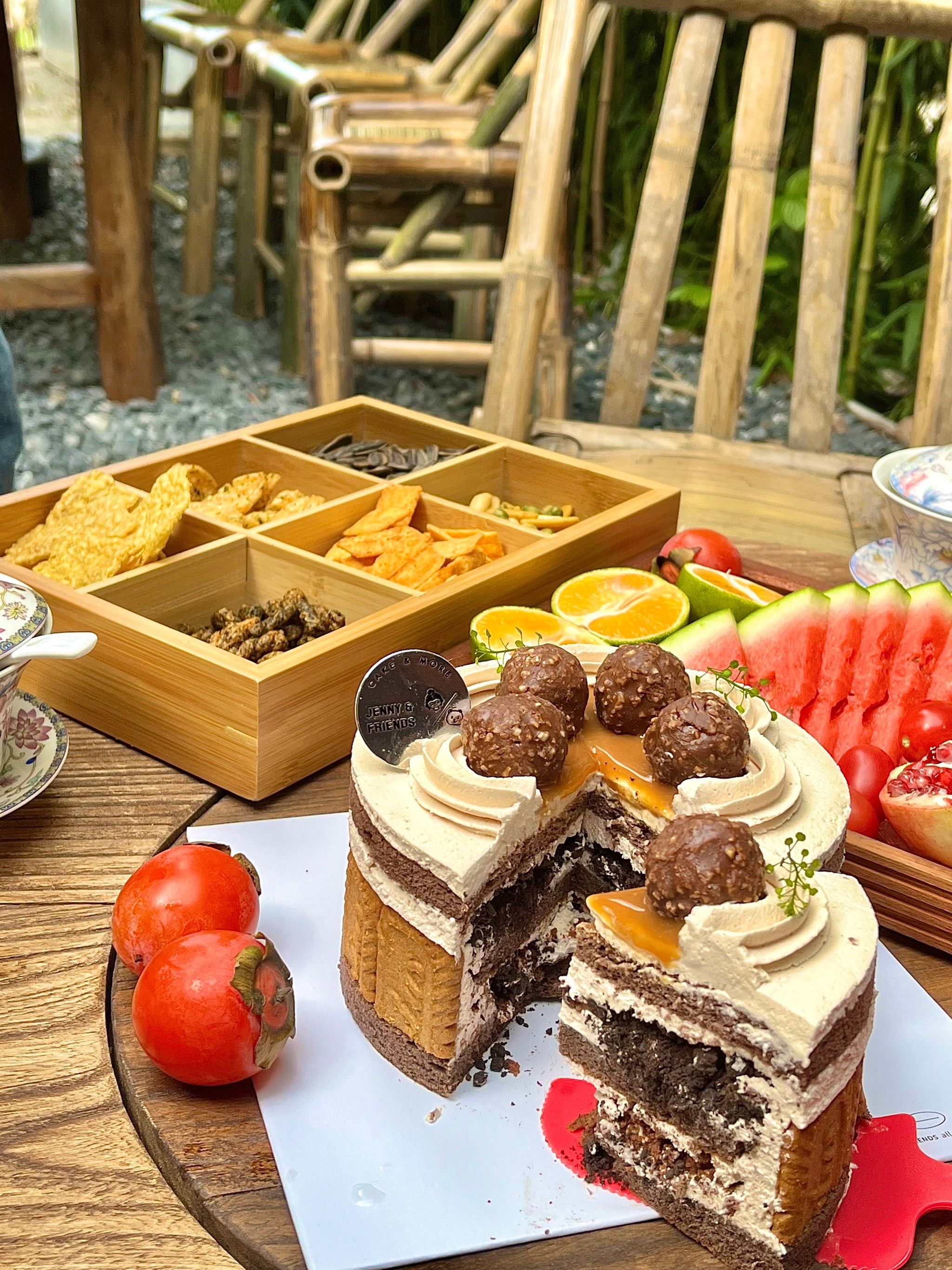 你三个字的朋友会给你买!整颗费列罗蛋糕