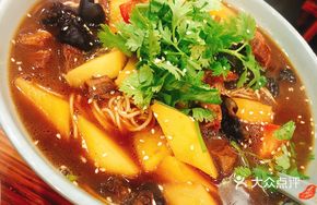 Slow-Cooked Beef Noodles