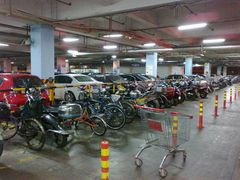 场地-大润发杨浦店-停车场