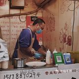 郭家桥附近一家夫妻经营的迷你小店