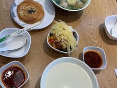 -三好食堂(煎饺·馄饨·肉饼米线·盛世广场店)