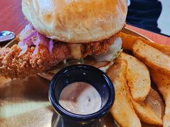 经典炸鸡三明治-魏斯理汉堡(西安沣东吾悦店)