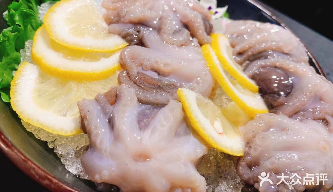 打卡非常正宗的重庆火锅，热辣浓烈，爽翻味蕾。