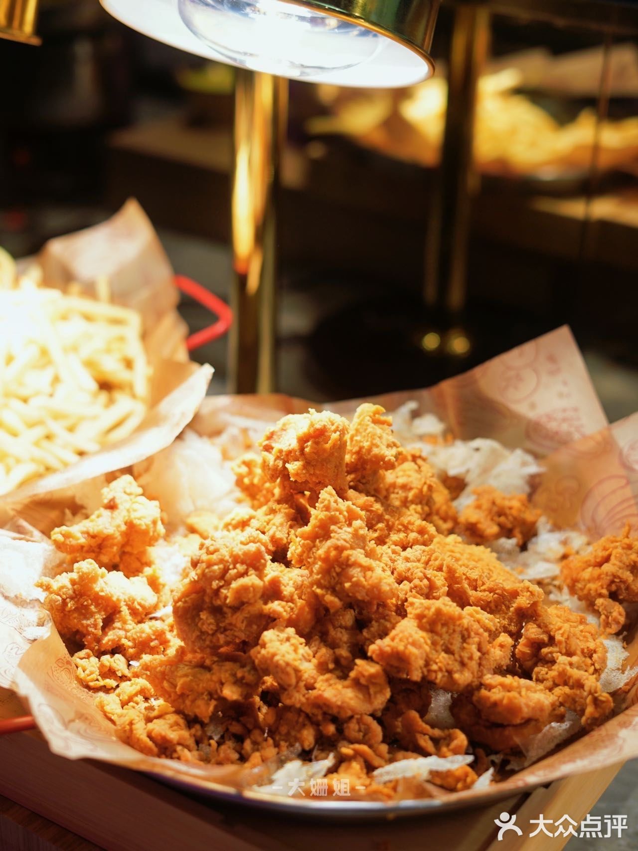 新品来啦，在比格比萨自助实现芝士瀑布配炸鸡🍗