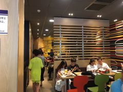 大堂-麦当劳(杭州西湖银泰百货店)