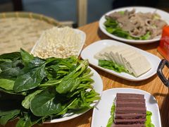 -茸梅路右拐龙虾-农家菜(松江店)