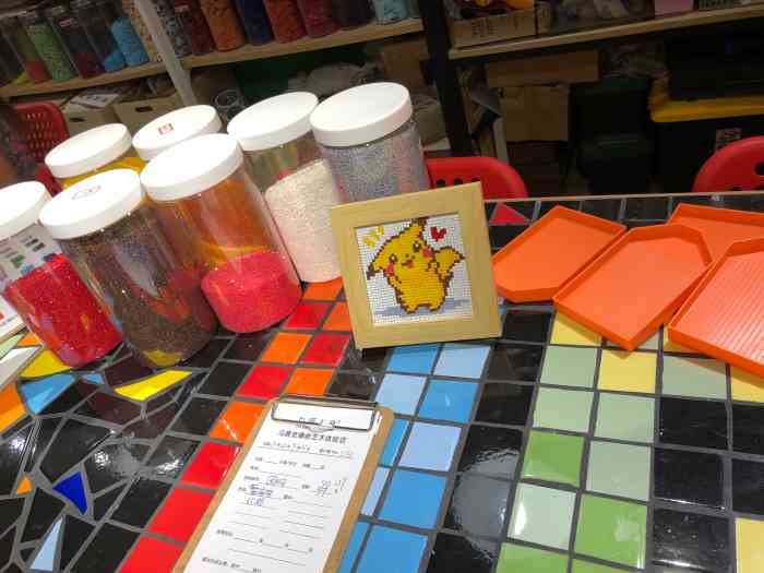 瓦匠工社马赛克手工体验店-"一家做玻璃手工画的工设被门口哈尔的移动