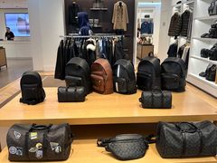 -百年港湾奥特莱斯(香炉礁店)