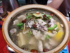 -龙巢盱眙龙虾·牛蛙·烧烤宵夜(八卦岭店)