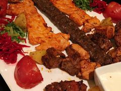 碎牛肉饼烤肉拼盘-Efes Turkish & Mediterranean Cuisine 艾菲斯餐厅(陆家嘴店)