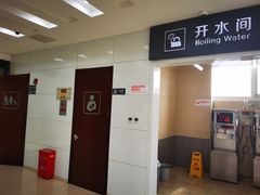 -窦店服务区-停车场