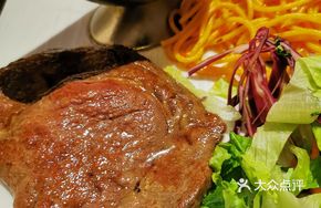 Black Pepper Beef Steak with Pasta