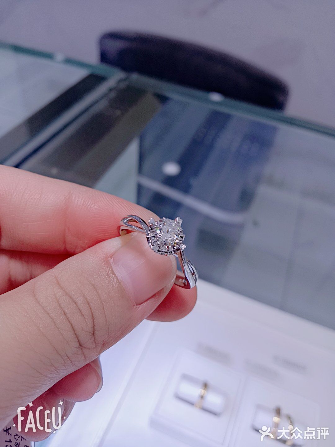 想给儿媳买个三十岁生日礼物，第一家就逛了克徕帝