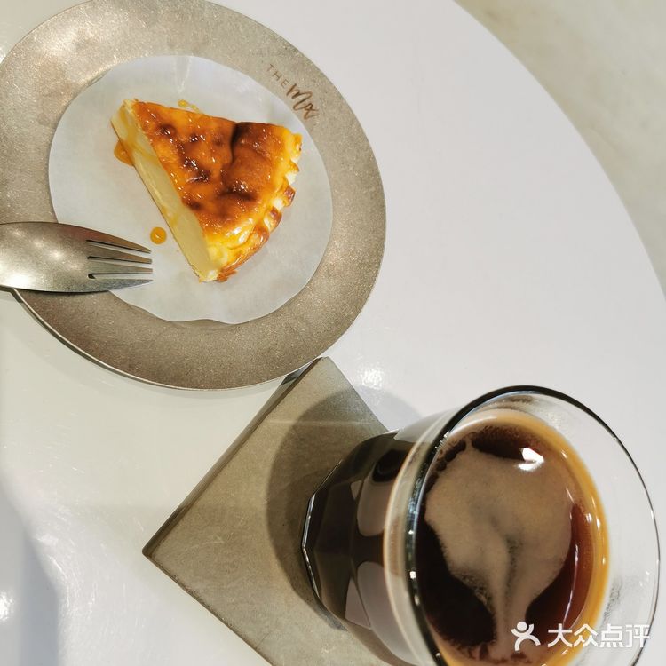 第一次发现了和美式这么般配的甜品