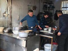 自助取餐区-管记皮肚面