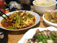 黄喉儿也拉豁-二孃鸡爪爪(东郊记忆店)