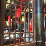 店面中等，但风格满满的川味风，也还比较窗明几净