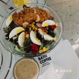 适合两个人坐下来安静聊天，因为被甜点外表迷住