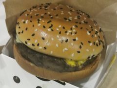 安格斯牛芝士汉堡-麦当劳(杭州文三路店)