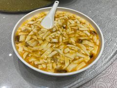 蟹黄豆腐-东方明珠老上海8号餐厅(东方明珠广播电视塔店)