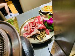 -围炉肉舍•炭烤活鳗•丹东海鲜烤肉(步行街店)