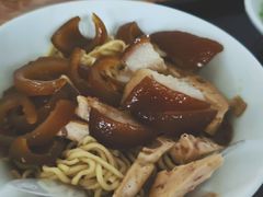 -松树干拌面店