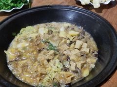 -粘豆包柴火铁锅炖