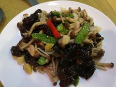 秀珍菇炒云耳白果百合-汇景花园酒家(基立下道店)