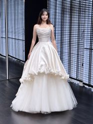 点击看大图 -Renee芮亦婚纱