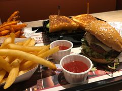 -The Habit Burger Grill 哈比特汉堡(复兴soho店)