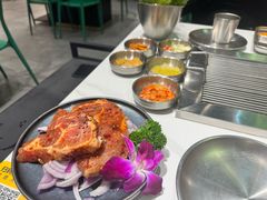 -山野的朋友露营炭火烤肉