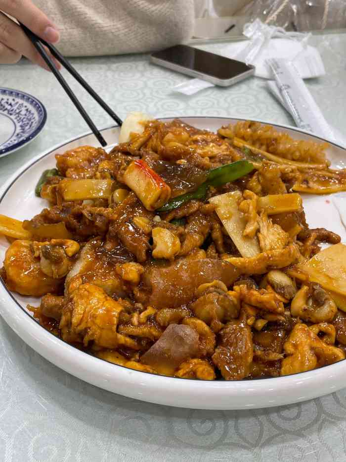 同发号饭庄(复兴路店)-"这是一家拥有十年历史的老店,红色的招牌非.