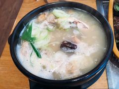 参鸡汤-黄金牧场(明洞总店)