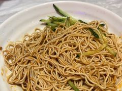 -肥肥虾庄·金牌油焖大虾(首义路店)