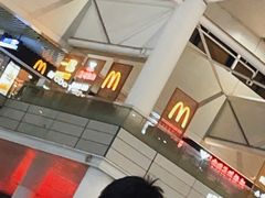 -麦当劳(上海虹桥站30B检票口楼上)
