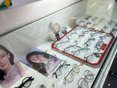 -提一眼镜·蔡司·依视路(小寨店)