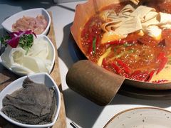 -墨居上隐·院子里火锅(峨眉店)