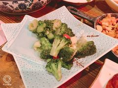 西兰花-胡桃里音乐酒馆(环亚凯瑟琳广场店)